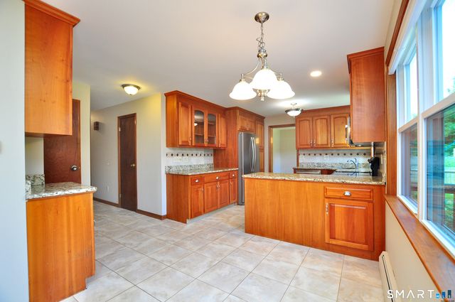 28 Somerset Drive, Windsor, CT 06095