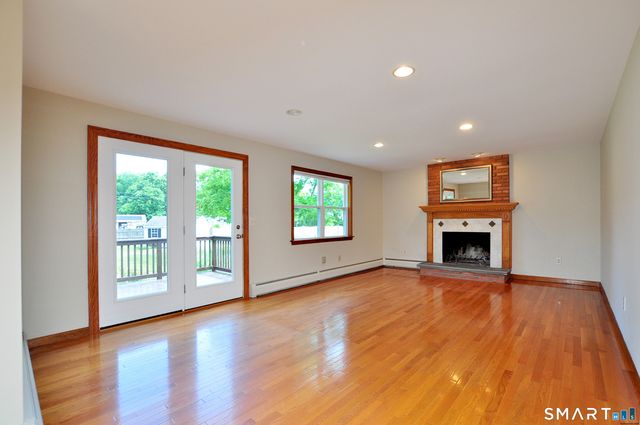 28 Somerset Drive, Windsor, CT 06095