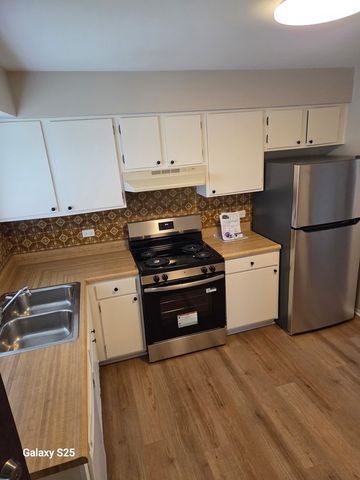1779 Rand Road 3B, Des Plaines, IL 60016