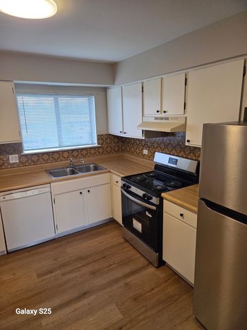 1779 Rand Road 3B, Des Plaines, IL 60016