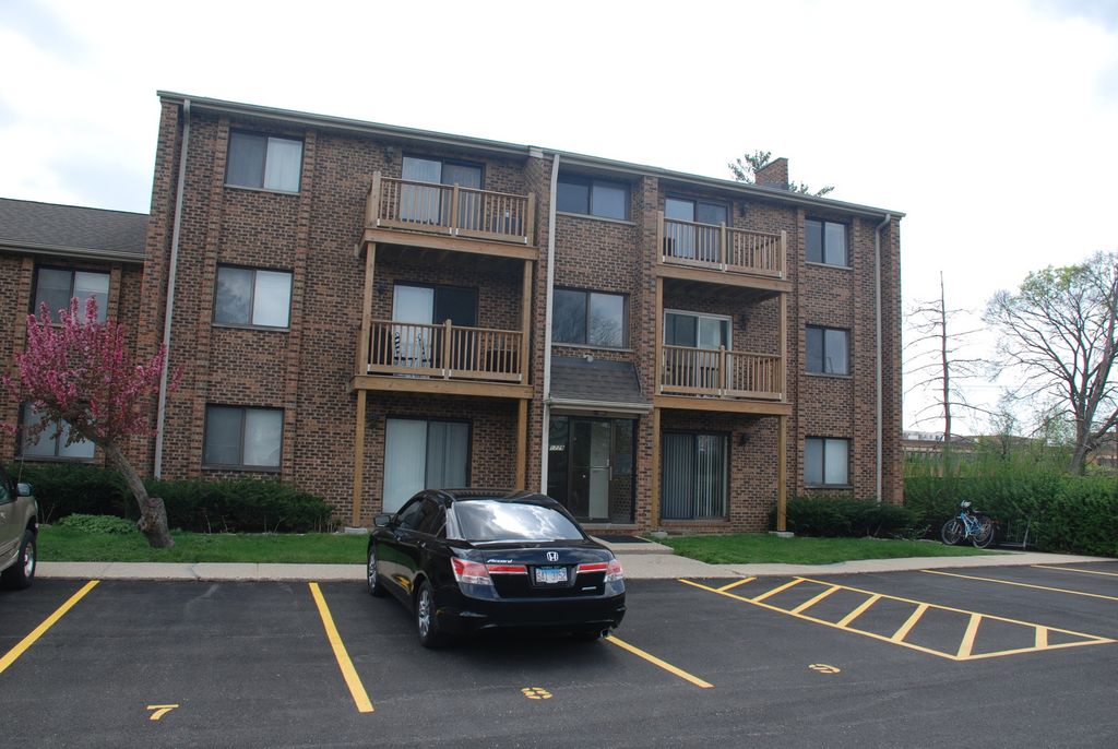1779 Rand Road 3B, Des Plaines, IL 60016