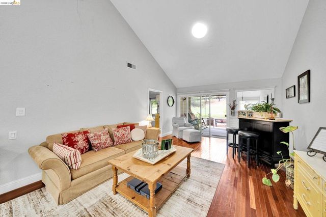 524 Silver Lake Dr, Danville, CA 94526