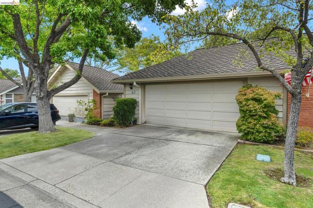 524 Silver Lake Dr, Danville, CA 94526