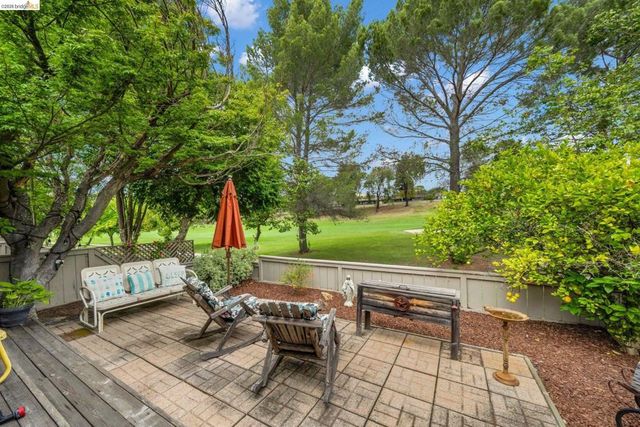 524 Silver Lake Dr, Danville, CA 94526