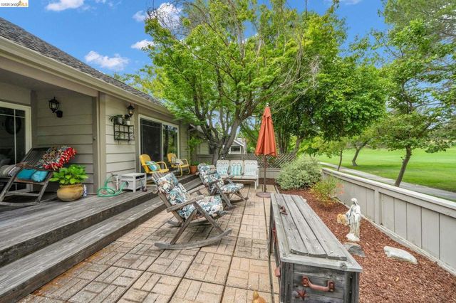 524 Silver Lake Dr, Danville, CA 94526