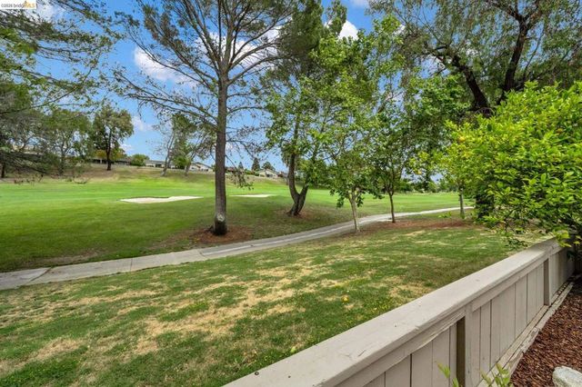 524 Silver Lake Dr, Danville, CA 94526