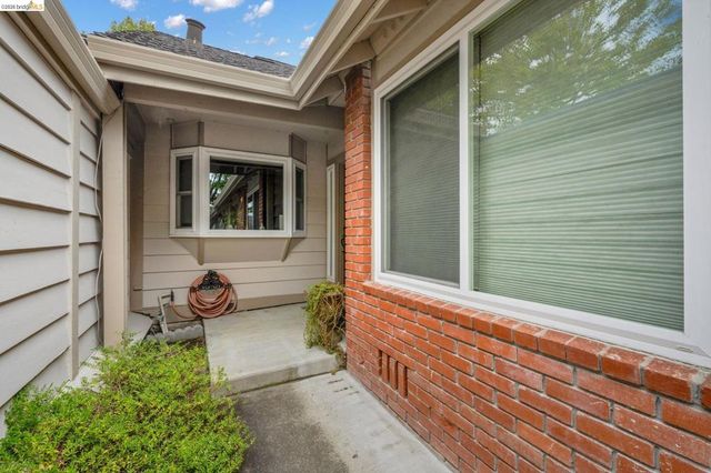524 Silver Lake Dr, Danville, CA 94526