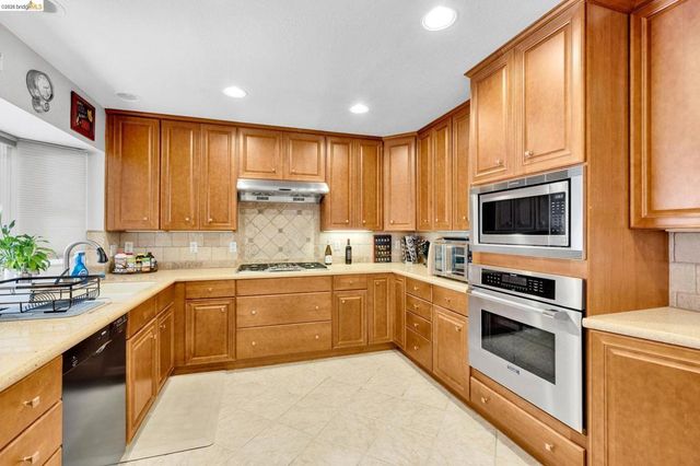 524 Silver Lake Dr, Danville, CA 94526