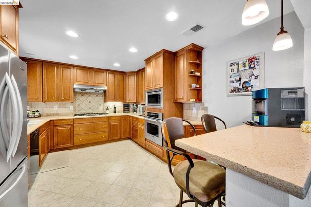 524 Silver Lake Dr, Danville, CA 94526