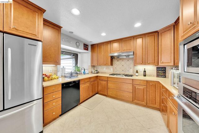 524 Silver Lake Dr, Danville, CA 94526