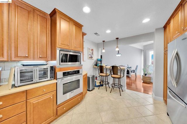 524 Silver Lake Dr, Danville, CA 94526