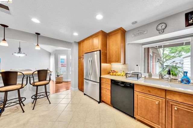 524 Silver Lake Dr, Danville, CA 94526