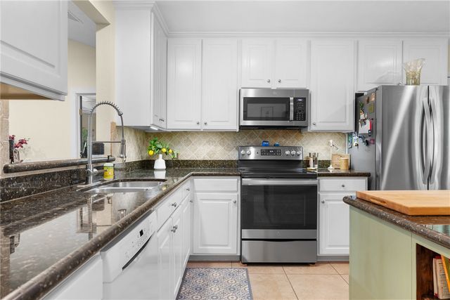10462 Woodview Drive, College Station, TX 77845