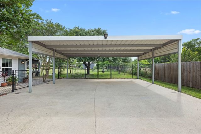 10462 Woodview Drive, College Station, TX 77845
