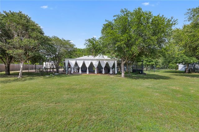 10462 Woodview Drive, College Station, TX 77845