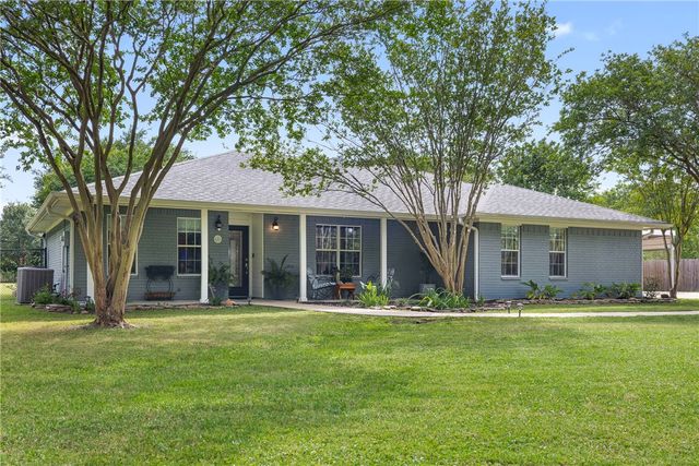 10462 Woodview Drive, College Station, TX 77845