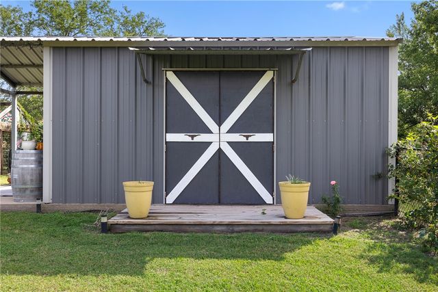 10462 Woodview Drive, College Station, TX 77845