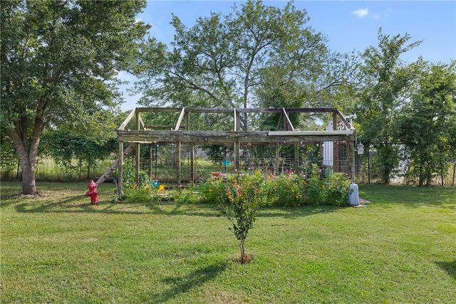 10462 Woodview Drive, College Station, TX 77845