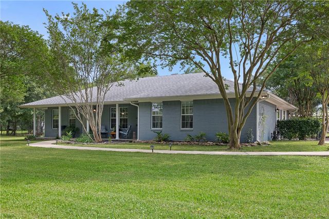 10462 Woodview Drive, College Station, TX 77845