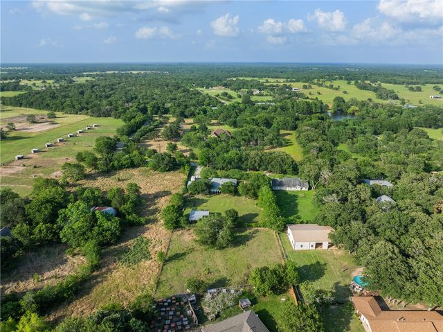 10462 Woodview Drive, College Station, TX 77845