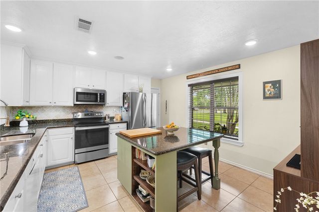 10462 Woodview Drive, College Station, TX 77845