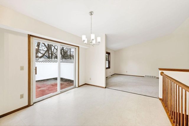 10 Wynbrook Circle, Madison, WI 53704