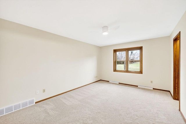 10 Wynbrook Circle, Madison, WI 53704