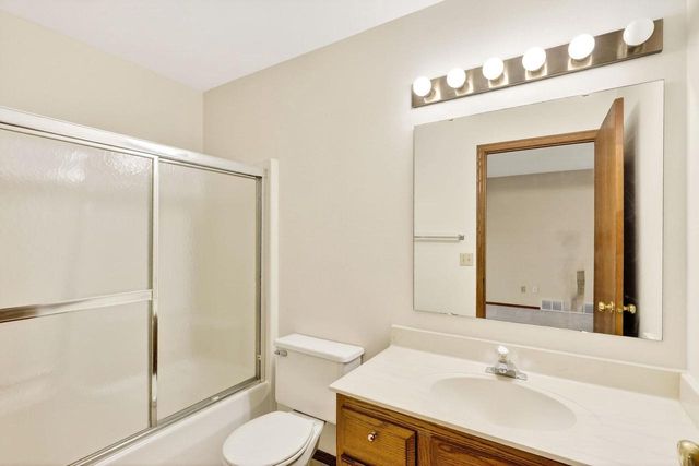 10 Wynbrook Circle, Madison, WI 53704