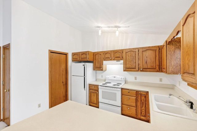 10 Wynbrook Circle, Madison, WI 53704