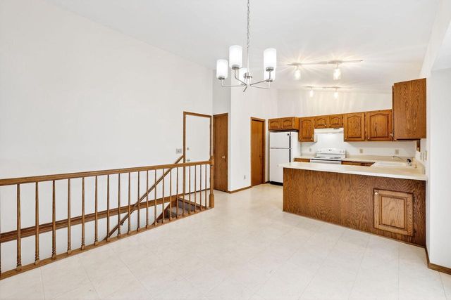 10 Wynbrook Circle, Madison, WI 53704