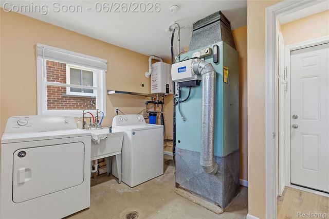 1075 12th Street, Wyandotte, MI 48192
