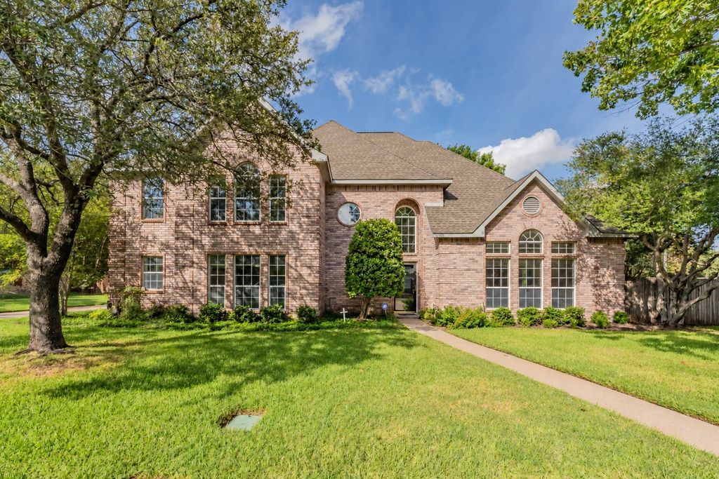 1500 Arrowhead Drive, Pantego, TX 76013 — exterior