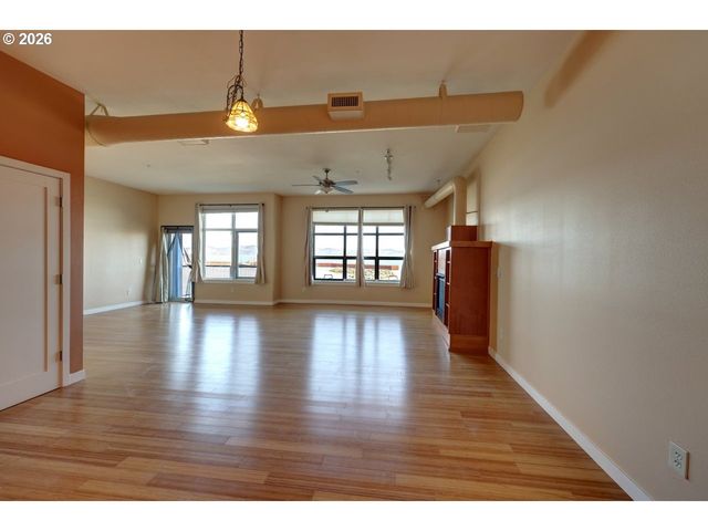 3930 ABBEY Ln 304A, Astoria, OR 97103