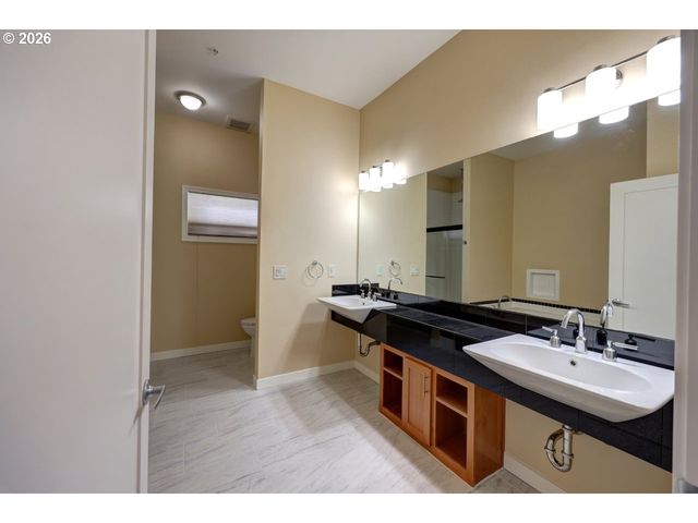 3930 ABBEY Ln 304A, Astoria, OR 97103