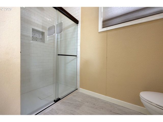 3930 ABBEY Ln 304A, Astoria, OR 97103