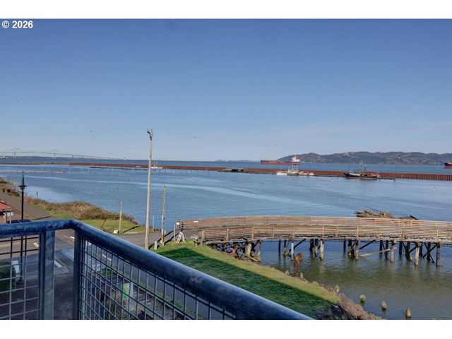 3930 ABBEY Ln 304A, Astoria, OR 97103