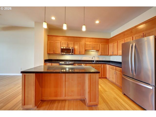 3930 ABBEY Ln 304A, Astoria, OR 97103