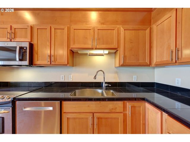 3930 ABBEY Ln 304A, Astoria, OR 97103