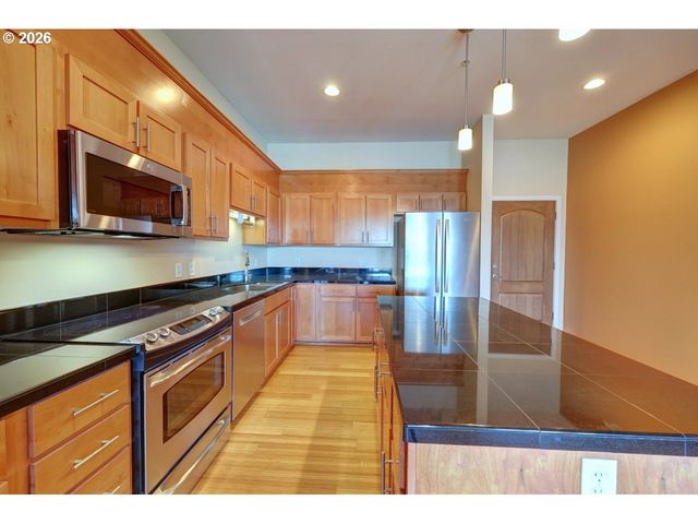 3930 ABBEY Ln 304A, Astoria, OR 97103