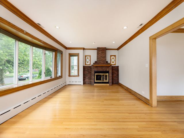 6527 N Onarga Avenue, Chicago, IL 60631