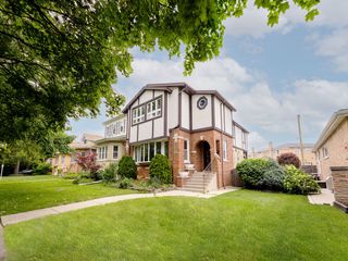 6527 N Onarga Avenue, Chicago, IL 60631