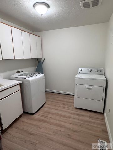 634 N 3200 E, Menan, ID 83434