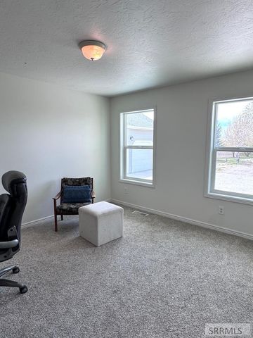 634 N 3200 E, Menan, ID 83434