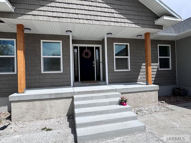 634 N 3200 E, Menan, ID 83434