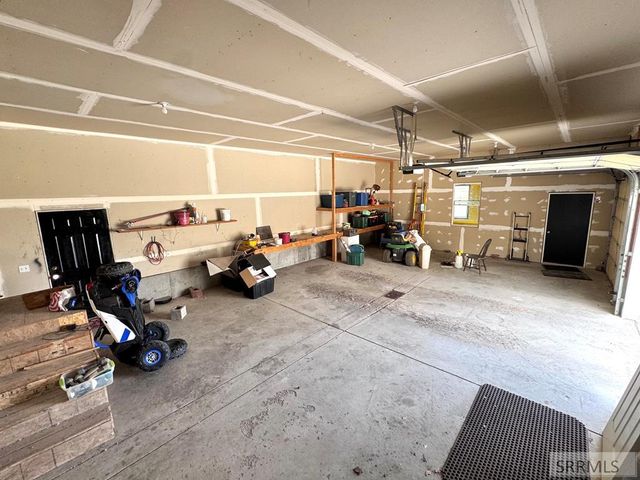 634 N 3200 E, Menan, ID 83434