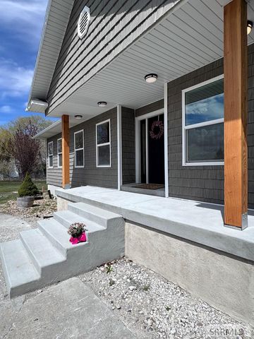 634 N 3200 E, Menan, ID 83434