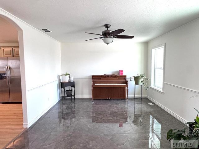634 N 3200 E, Menan, ID 83434