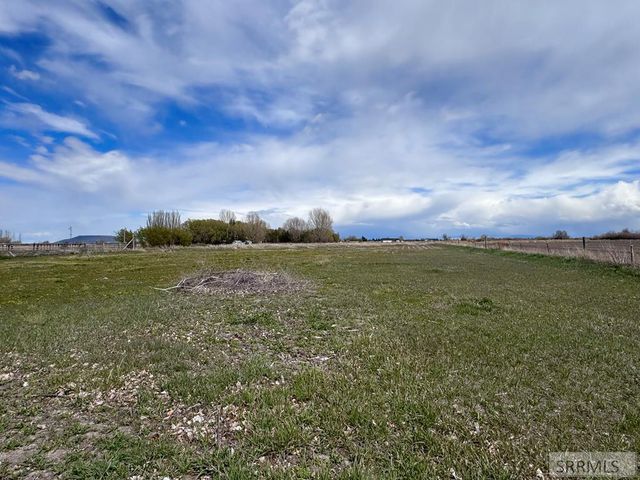634 N 3200 E, Menan, ID 83434