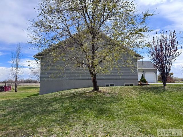 634 N 3200 E, Menan, ID 83434