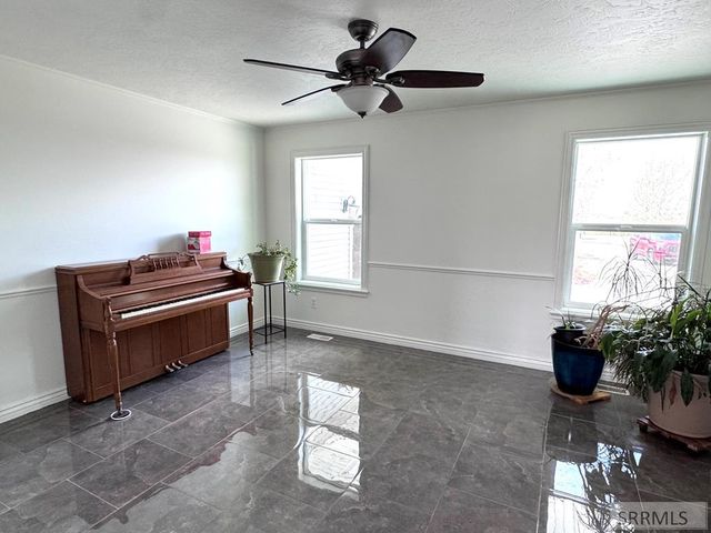 634 N 3200 E, Menan, ID 83434